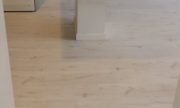 Pose de parquet par menuisier professionnel - ISOBAT 43 - MENUISERIE SANMARTI à Puy-en-Velay 
